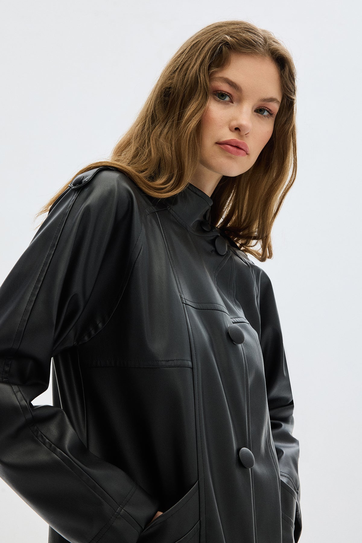 NOIRE LEATHER COAT